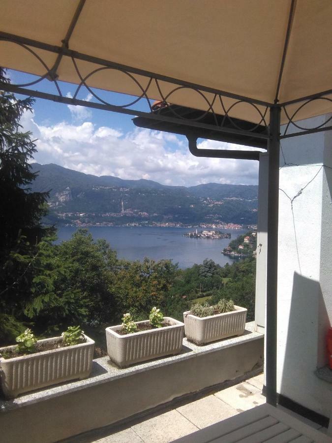 Terrazza Sul Lago Ameno Bagian luar foto